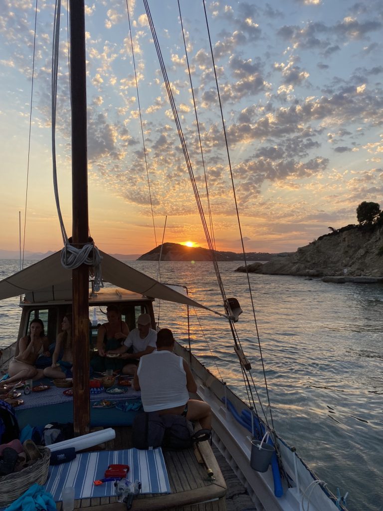 Artemida Cruises