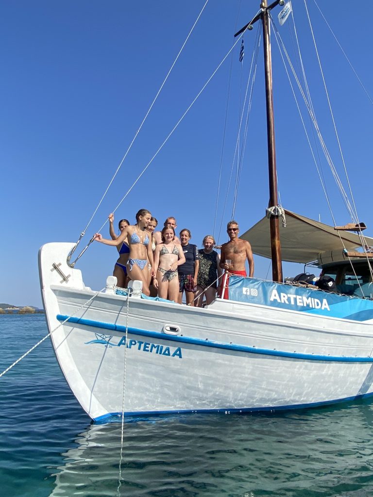 Artemida Cruises