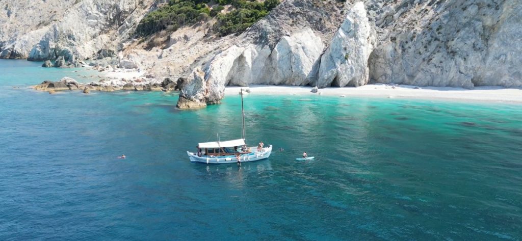 Artemida Cruises