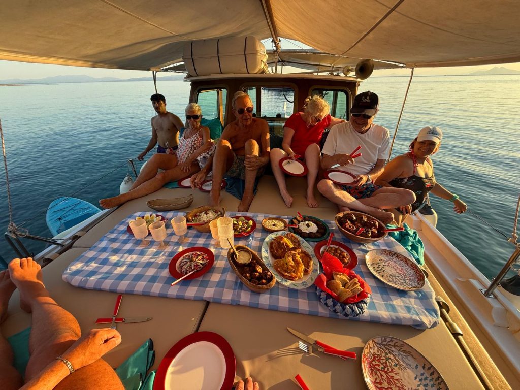 Artemida Cruises